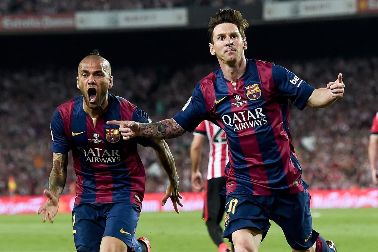 Alves cree que Messi debe permanecer en el Barça.