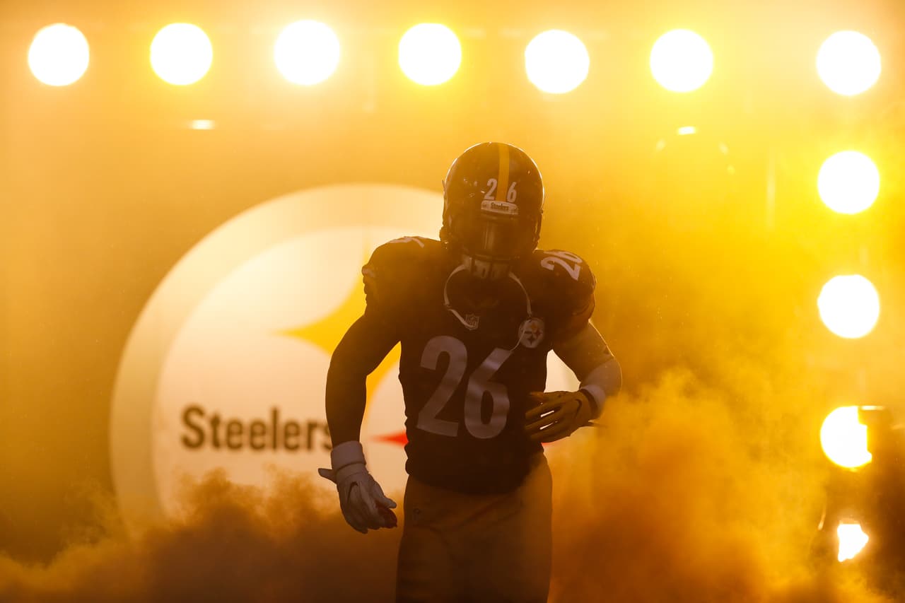Pittsburgh Steelers running back Le'Veon Bell (26) takes the field during player introduction prior to an NFL football game against the Kansas City Chiefs on Sunday, Oct. 2, 2016, in Pittsburgh. Pittsburgh won 43-14. (Aaron M. Sprecher via AP)