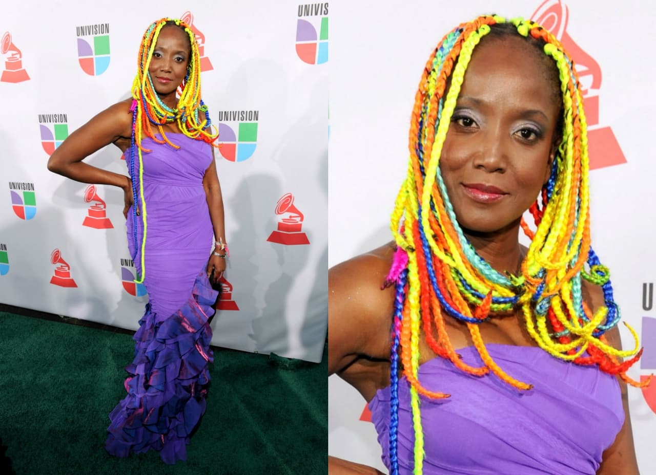 La cantante Lucrecia fue parte de Latin GRAMMY en 2010 y decidió usar todos los colores posibles para la alfombra. ¿Tú lo usarías?