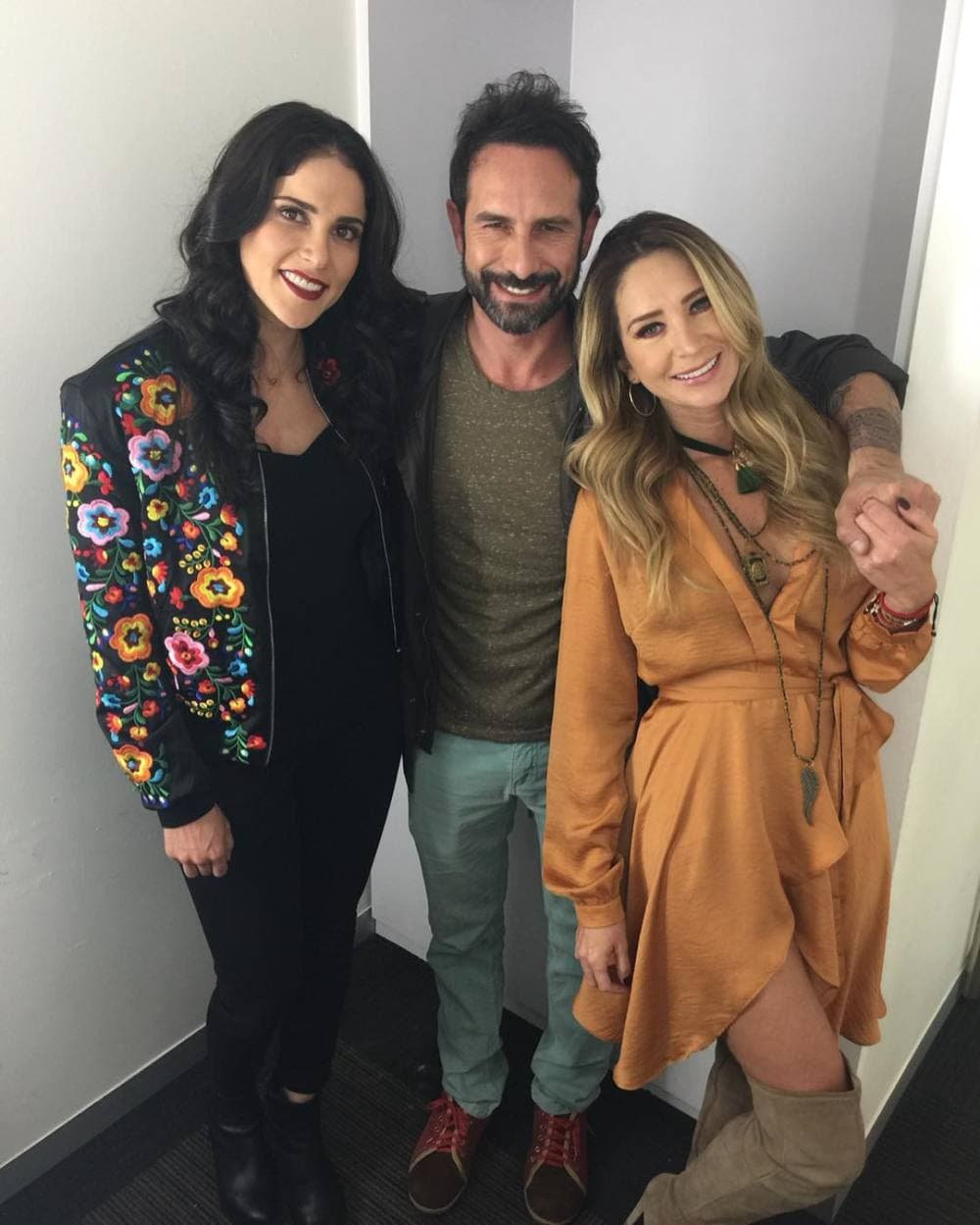 Desde que el productor comenzó el casting para seleccionar a su elenco llamó la atención porque dos de las personalidades que se encontraban involucrados en el escándalo del momento asistieron para hacer pruebas: Geraldine Bazán y Julián Gil.