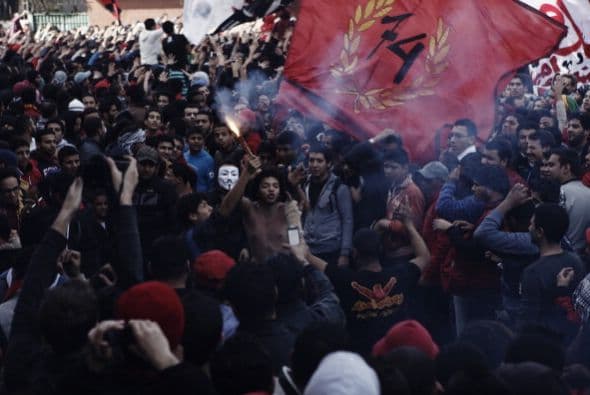 Vehículos blindados fueron desplegados para dispersar a los manifestantes, mientras en algunas calles alrededor de la prisión se libraron auténticas batallas campales.