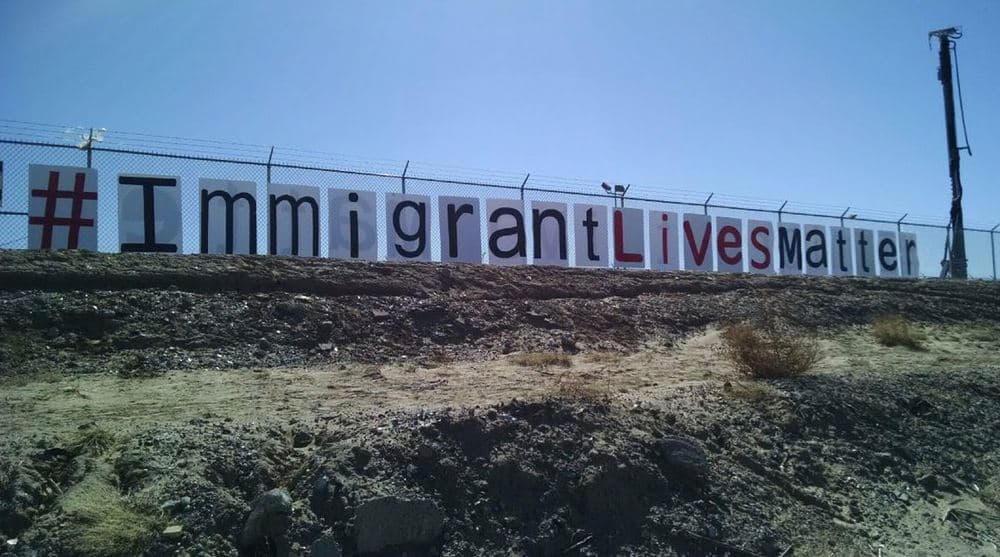 El letrero que colocaron en la frontera para alertar al Papa sobre la situación de los  inmigrantes
