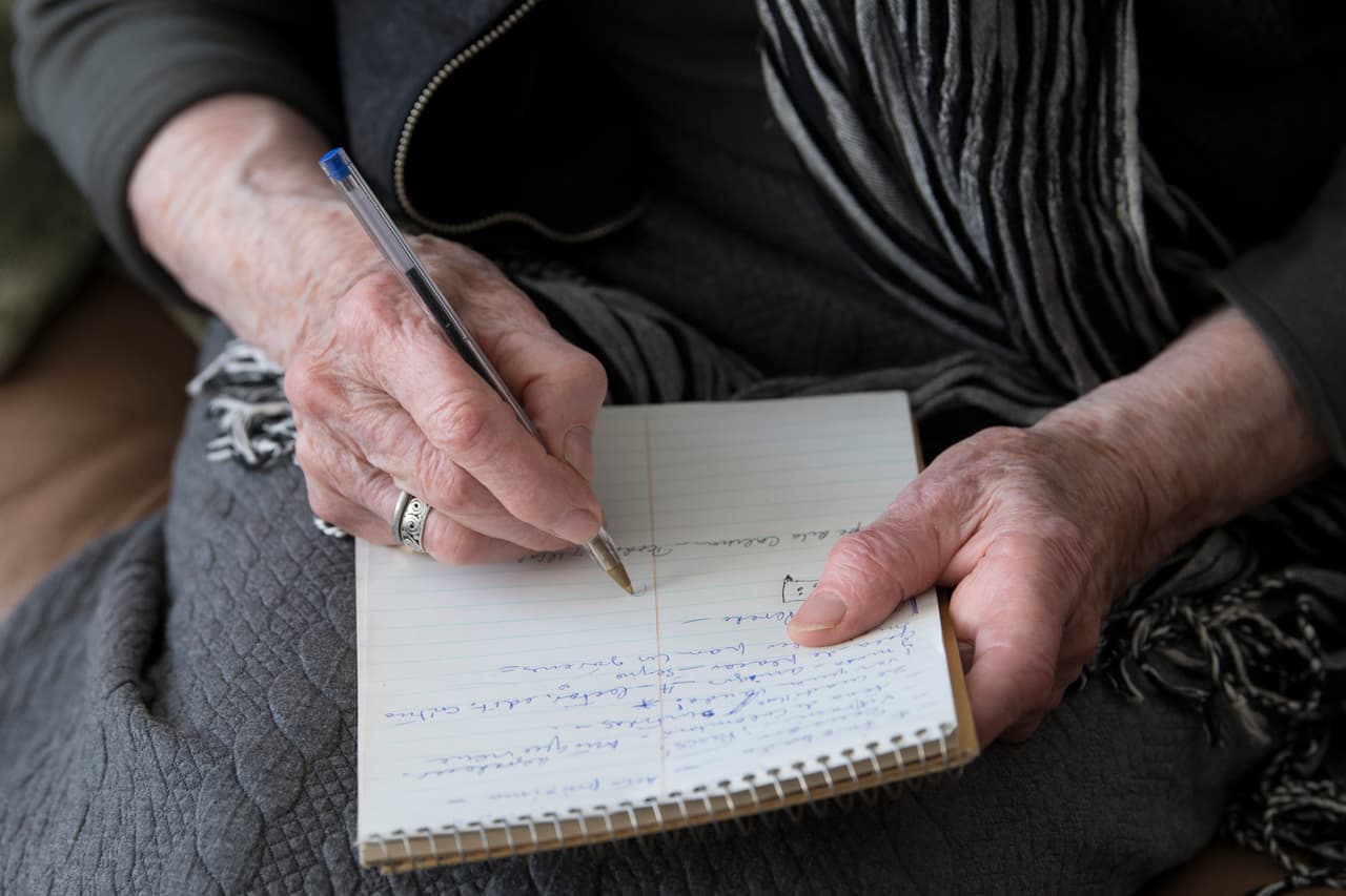 Los otros libros de Ida Vitale editados en Uruguay, antes de su exilio, fueron 
<i>Palabra dada</i> (1953), 
<i>Cada uno en su noche </i>(1960), 
<i>Paso a paso </i>(1963) y 
<i>Oidor andante</i> (1972).