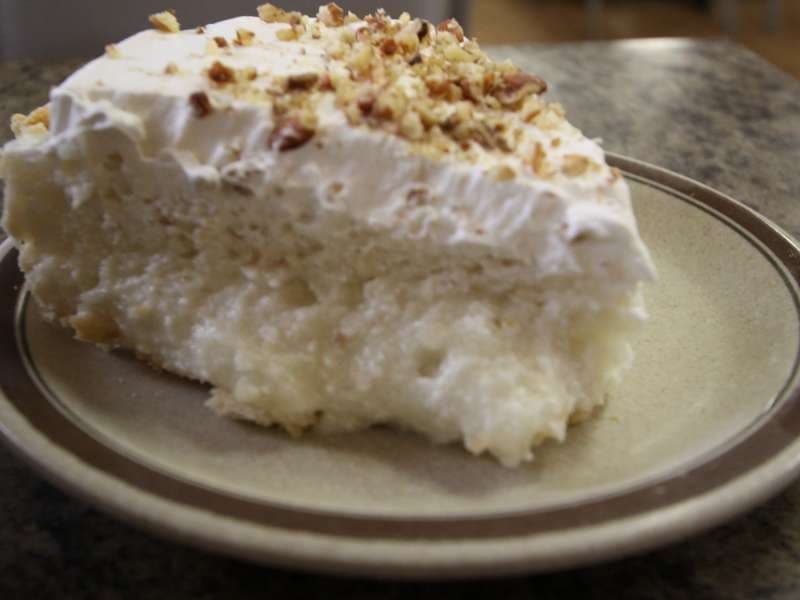 En el Rend Lake en Whittington pruebe vinos de bodegas regionales. Mientras estés en el área, asegúrate de probar la comida local, como el famoso pastel blanco (una mezcla maravillosamente espumosa espolvoreada con nueces) de 
<a href="https://www.enjoyillinois.com/explore/listing/burtons-cafe-1?gclid=EAIaIQobChMIgselt6Xx7wIVlI7ICh3TlADwEAAYASAAEgITEvD_BwE" target="_blank">Burton's Cafe</a> y la deliciosa barbacoa de Uncle Joe's, que ha ganado competencias pro su salsa barbecue.