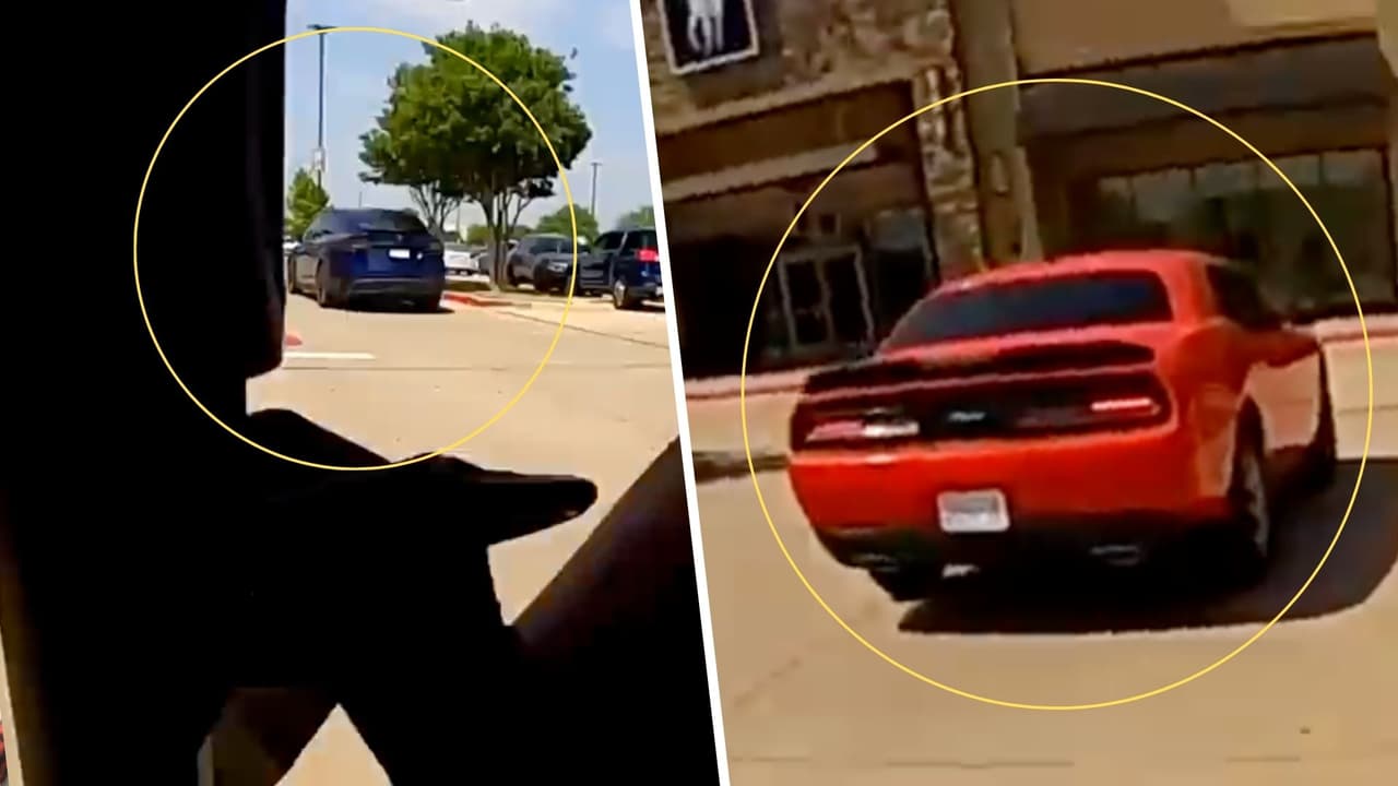 <b>“¡Salgan de aquí!”</b>: El oficial corre con su arma en la mano a través del estacionamiento del centro comercial
<b>mientras se escuchan más disparos</b>. El agente le pide a los conductores que
<b>salgan lo más pronto del lugar</b>.