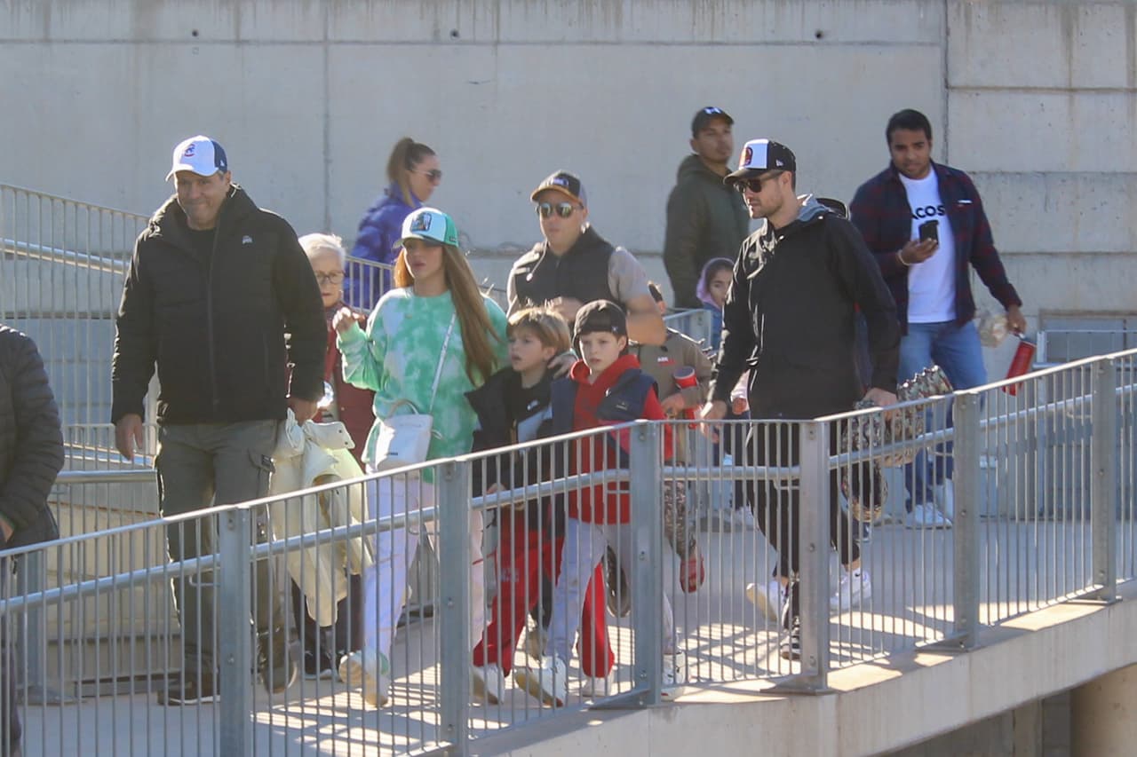 Shakira no se ha pronunciado respecto a si hizo o no la supuesta señal obscena a su ex. 
<br>