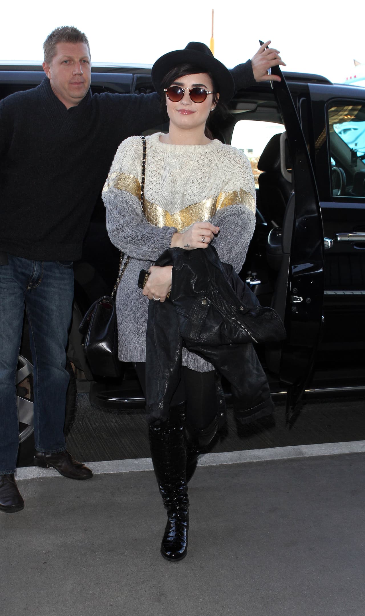 La hemos visto muchas veces con prendas 'oversize'. Estas son perfectas si quieres esconder alguna imperfección en tu abdomen o simplemente hace frío.