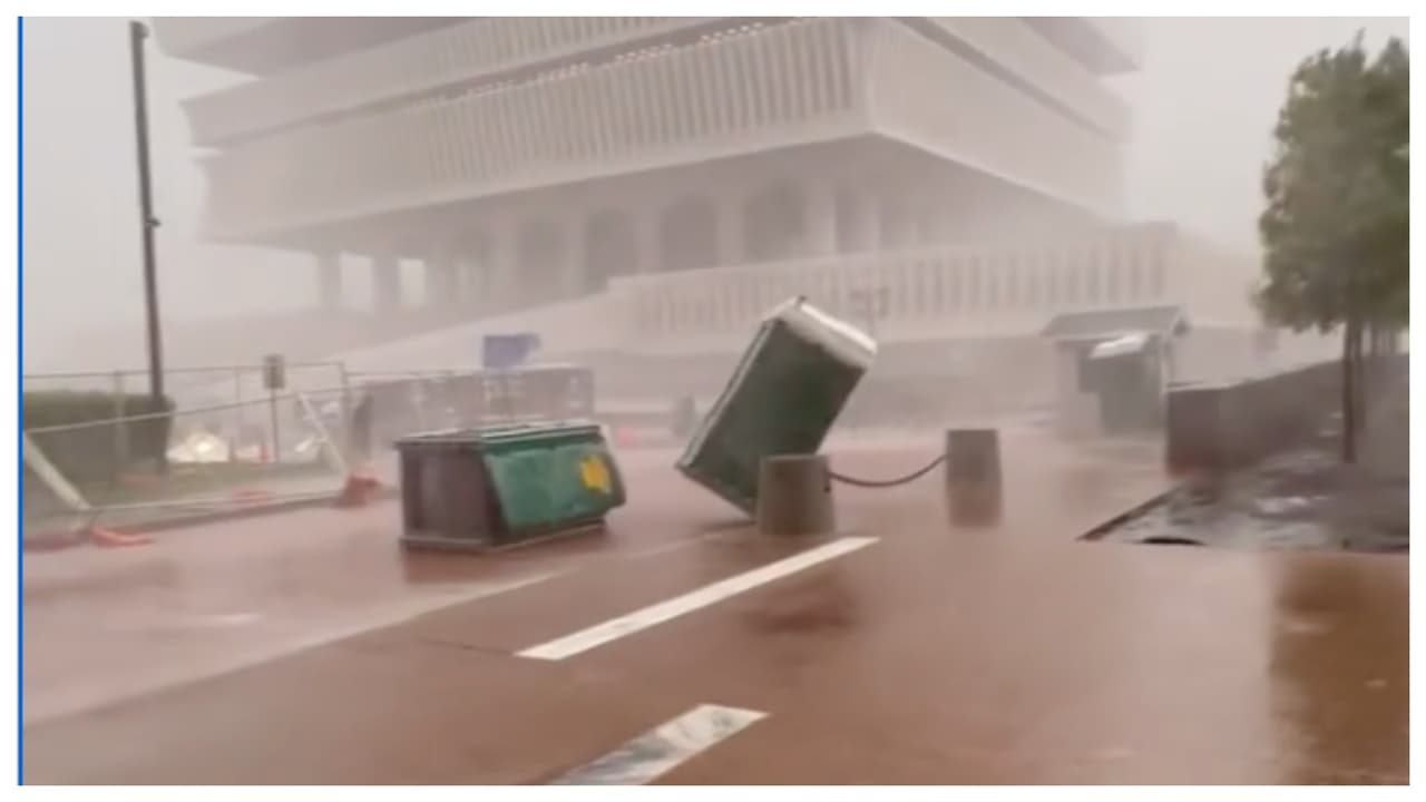 Poderosa tormenta pone a 'volar' los inodoros públicos de un festival, en Albany, Nueva York