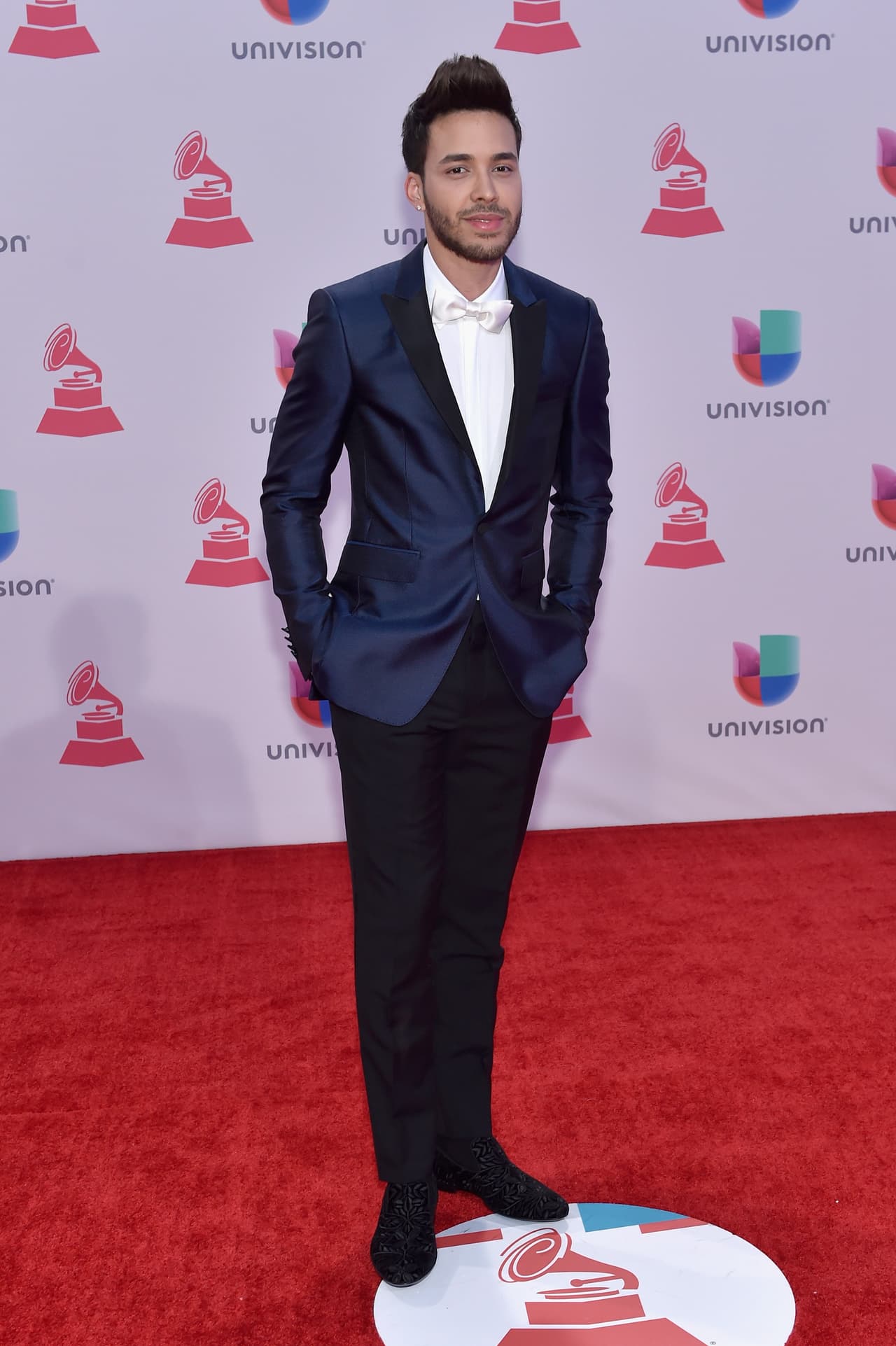 En los Latin GRAMMY de 2015, Prince Royce fue catalogado como uno de los mejor vestidos.