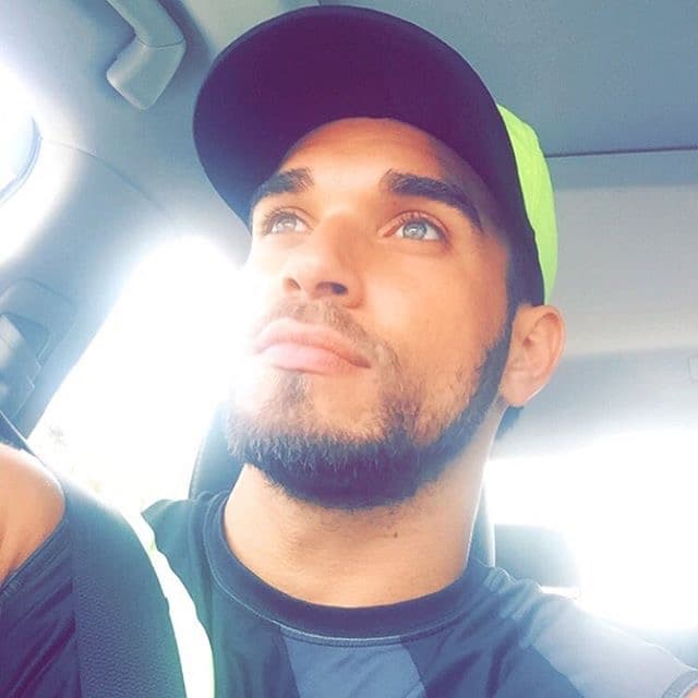 El entrenador cubano no es sólo un taco de ojo. Él será el encargado de poner a las bellas fit para esta temporada de Nuestra Belleza Latina. Si hay alguien que sabe cómo obtener la figura perfecta, ese es Darian. Las bellas lo aprenderán a odiar pues las pondrá a trabajar duro para tener LA figura. Pero mientras ese momento llega, te dejamos unas cuantas imágenes para que deleites esa pupila.