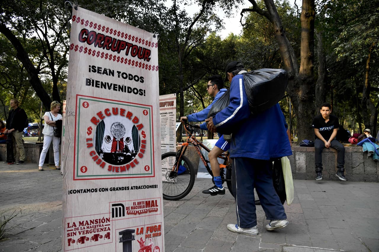 Un grupo de 55 jóvenes mexicanos idearon y financian este viaje a través de los casos más recientes más sonados.