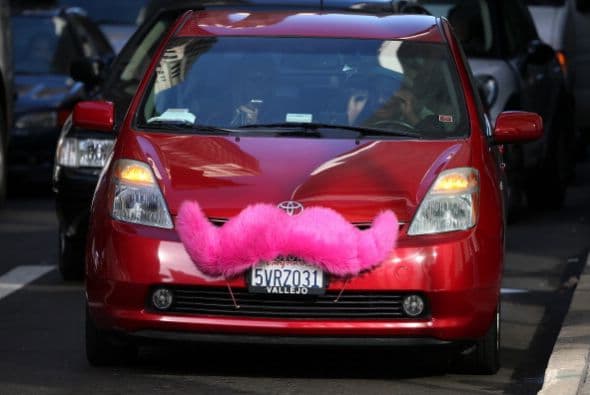 Lyft adelanta a Uber y empezará a recoger viajeros en LAX