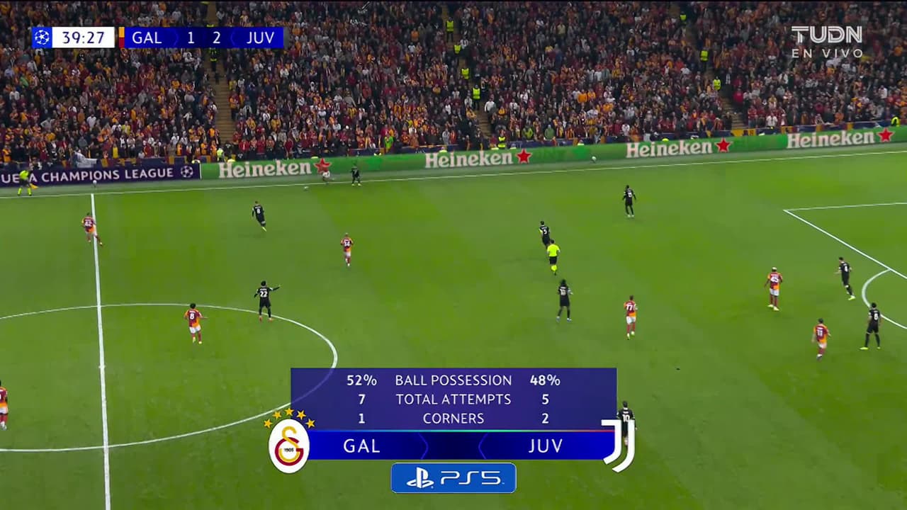 ¡TIRO ATAJADO! disparo por Yunus Akgün.