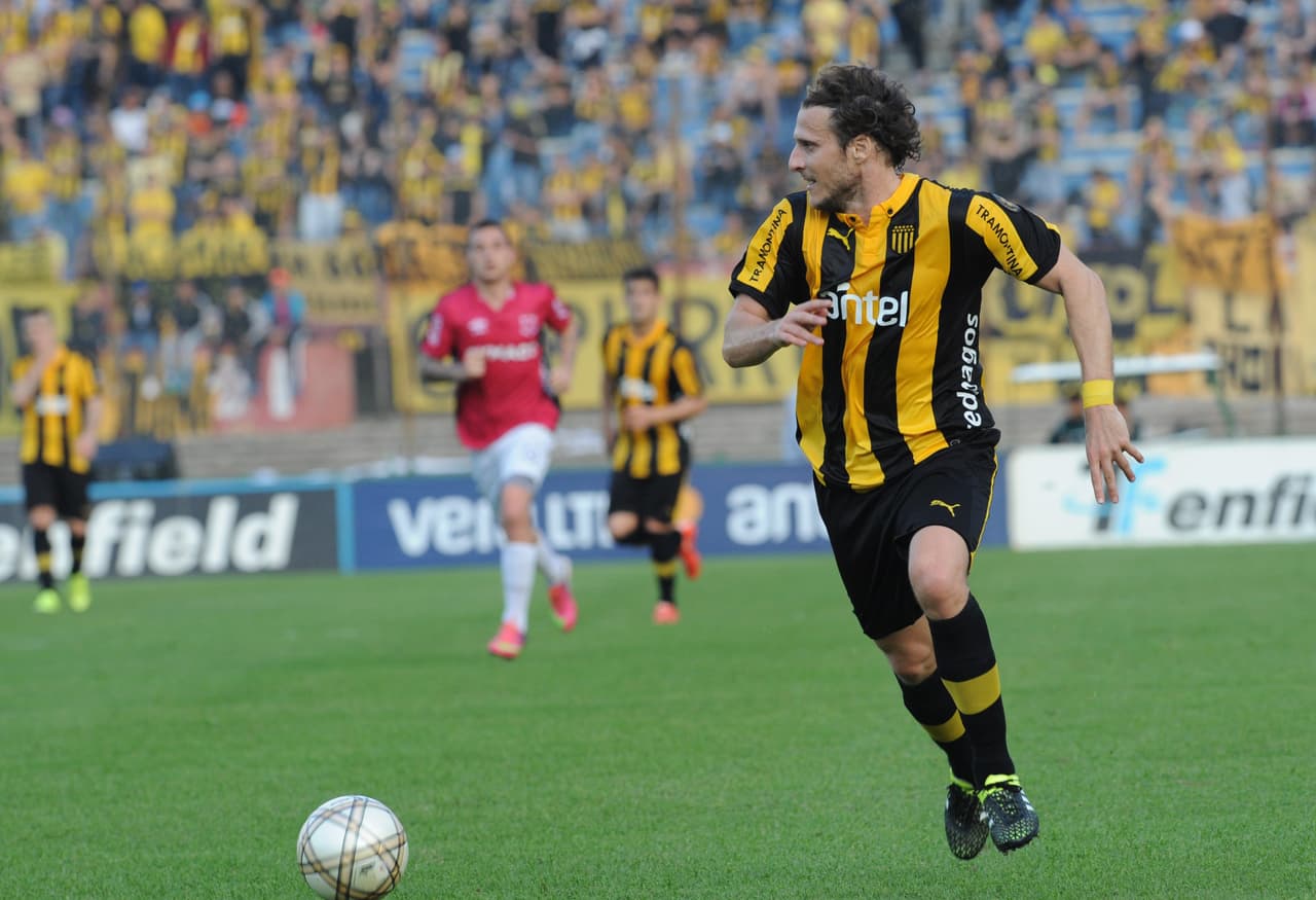 Forlán se estrena como goleador de Peñarol en empate de Liga a puerta cerrada