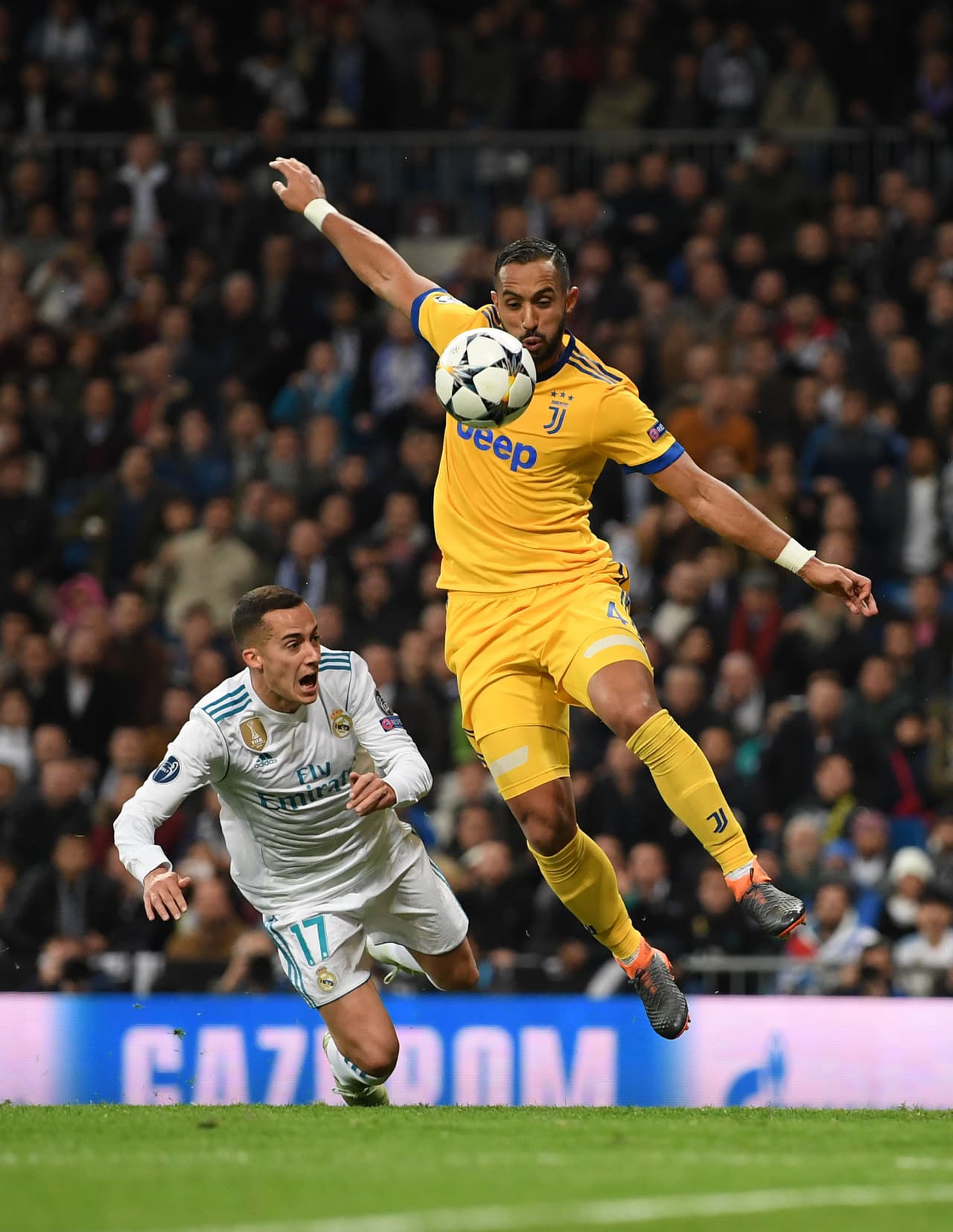 La sanció fue un supuesto empujón de Medhi Benatia contra Lucas Vázquez.