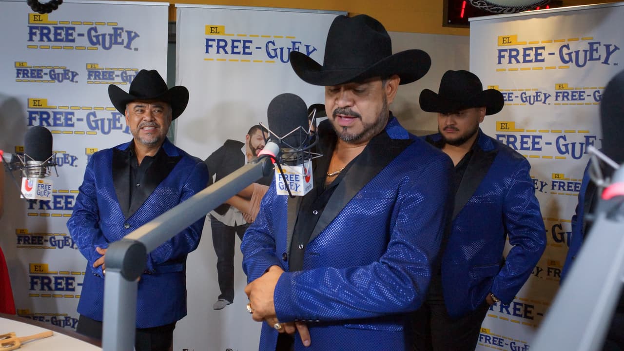 Los tres locutores se la pasaron 🎶 "fine, fine, fine, very good, very good, very good, very, very, very, very good" 🎶 con Los Rieleros de Norte.