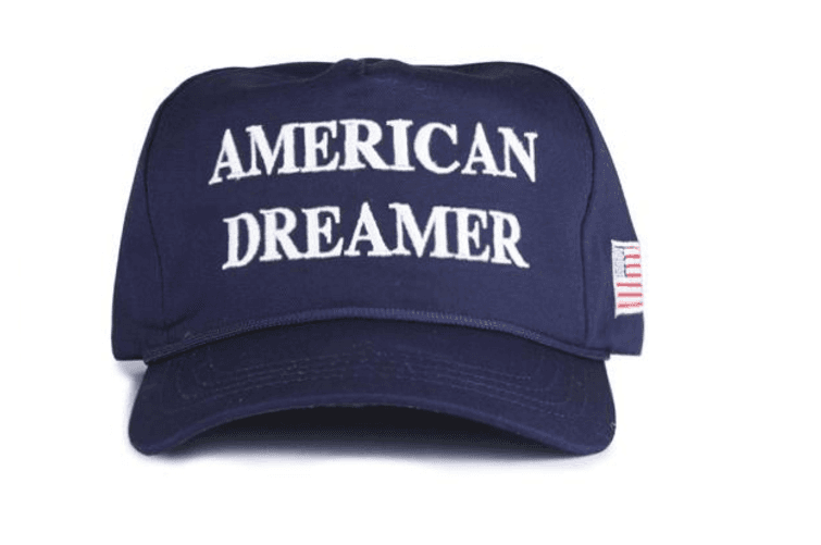Tras desvirtuar el término 'soñadores', Trump ahora vende gorras a $50 con el lema 'American dreamer'