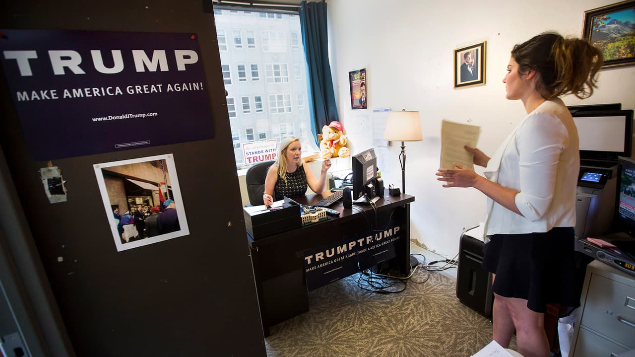 El inestable equipo de la Torre Trump: unos salen, otros entran