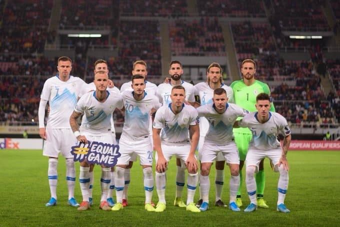 Macedonia del Norte 2-1 Eslovenia.