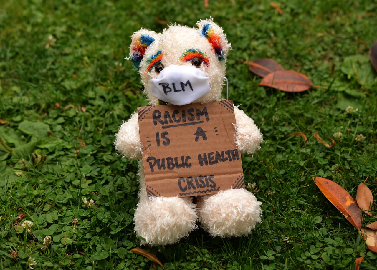 Cómo hablar con tus niños sobre racismo e injusticias