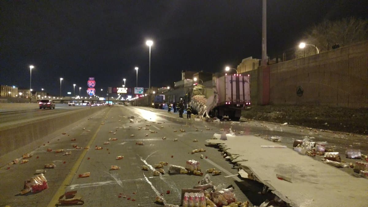 Cuatro personas heridas, entre ellos tres niños, en un accidente en la autopista Dan Ryan