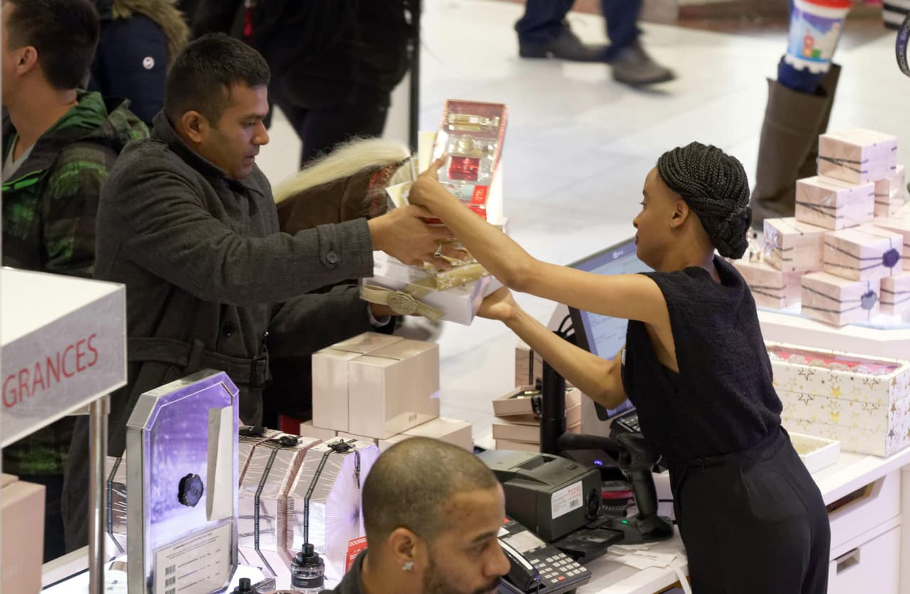 Dos programas de recompensas de supermercados muy populares son: Circle K Easy Rewards. Por cada 2000 puntos que ganes, 
<b>ahorras $2 en el surtido</b>r. Otro muy popular es Speedy Rewards. Ganas 10 puntos por cada galón de combustible que compres y 20 puntos por cada dólar que gastes en mercancías.
<br>