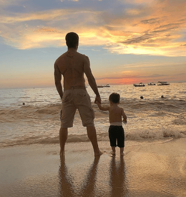 Al igual que Marcus, el pequeño Diego disfruta al máximo la playa, en especial Puerto Vallarta.