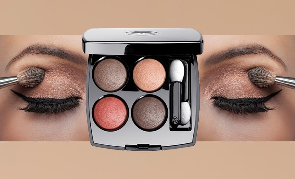 11. Riza las pestañas y aplica en el párpado una sombra en tono marrón y en debajo de la ceja una más clara. Aplica un poco de sombra clara en el lagrimal para iluminar. La maquillista Yumi Mori utilizó la paleta 
<a href="http://www.chanel.com/en_US/fragrance-beauty/makeup-eyeshadow-les-4-ombres-138006">Les 4 Ombres, Tissé Vendôme #204</a> de Chanel.
<br>