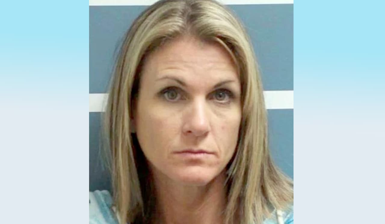 Hallan culpable a mujer que abusó sexualmente de los novios adolescentes de sus hijas