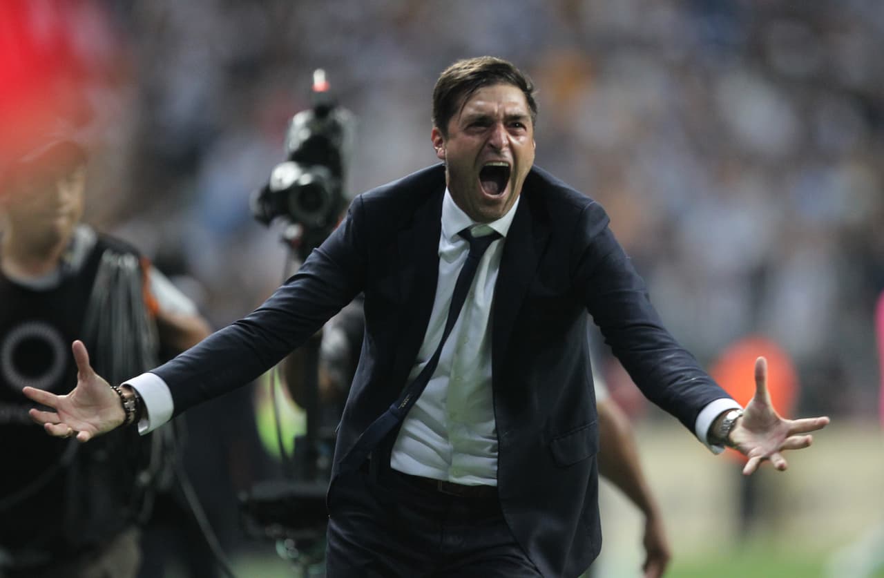 El tiempo expiró y Monterrey festejó, felices salieron los aficionados de Rayados porque ante un estadio lleno y tras un final dramático, en casa su equipo se coronó.