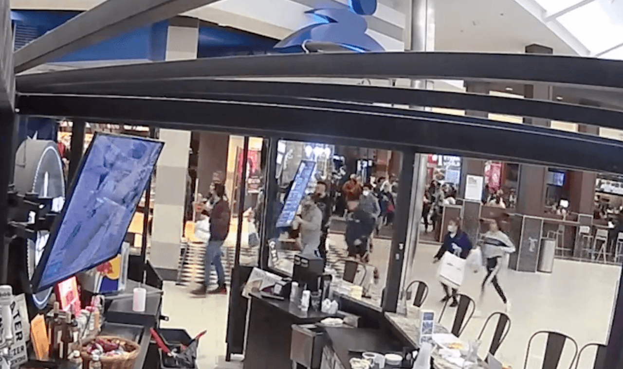 Nuevas imágenes revelan el pánico que se vivió tras incidente de robo en centro comercial en Austin