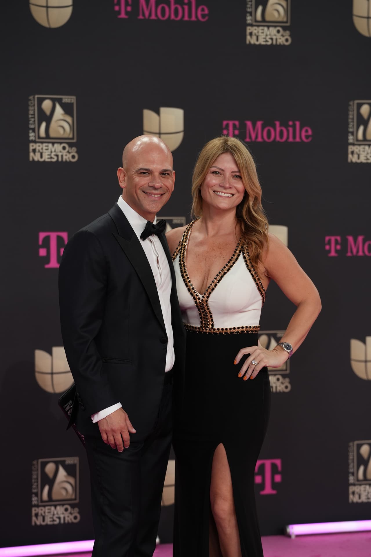 Premio Lo Nuestro 2023: Dr. Juan y su esposa