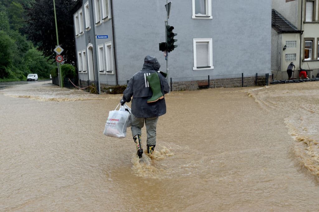 En la imagen, Hagen, en el oeste de Alemania, inundada luego de que fuertes lluvias. Las tormentas han sido calificadas en Europa como "sin precedentes".