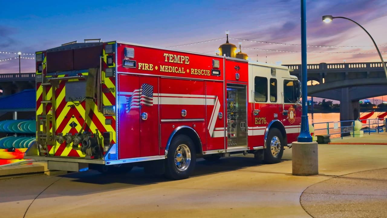 Dos personas saltaron al agua en Tempe Town Lake y sólo una fue encontrada