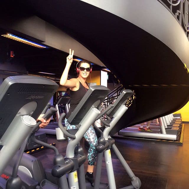 Es una mujer súper disciplinada. Le encanta el ejercicio.