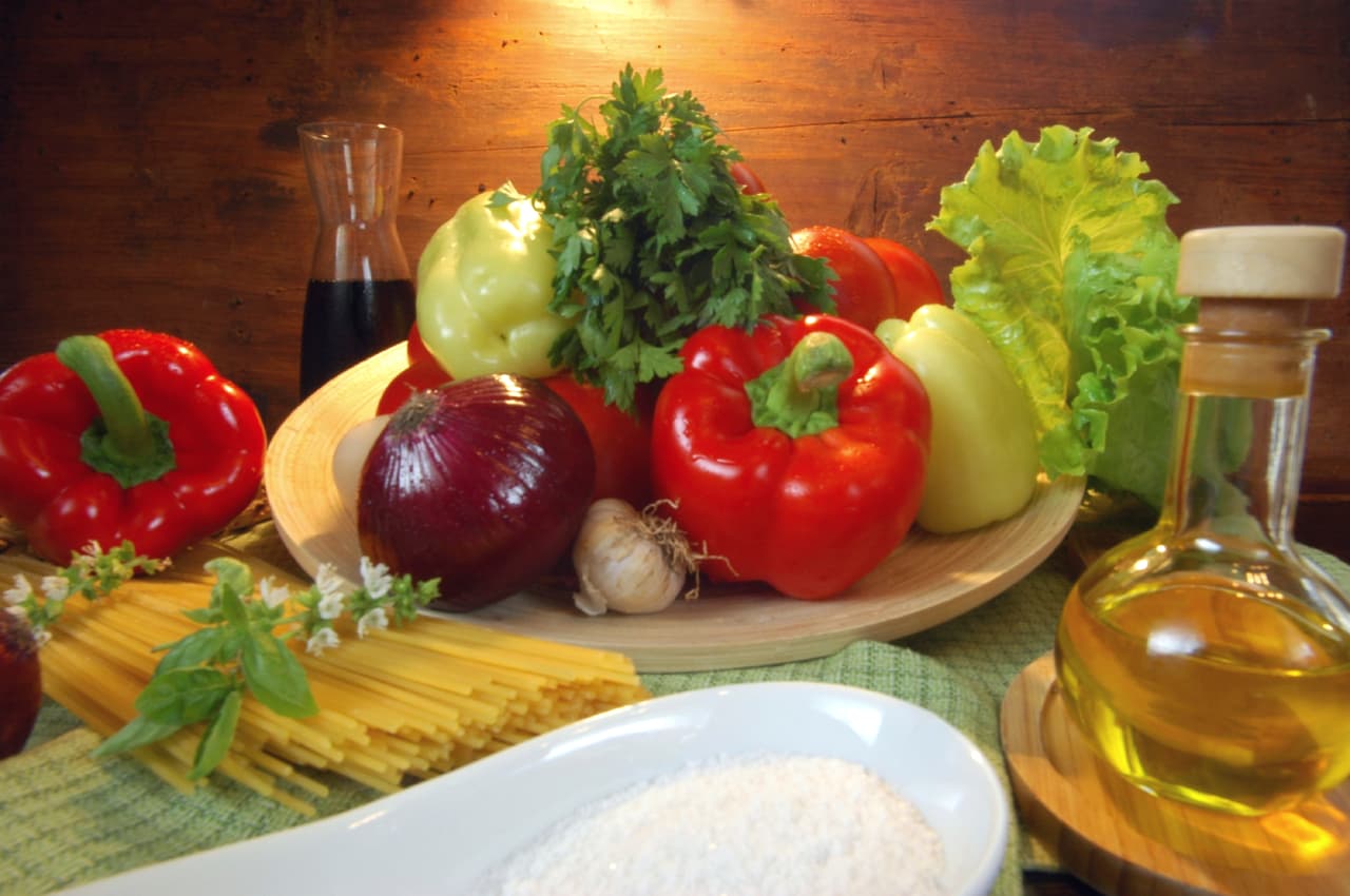 La idea de esta dieta es comer todos los alimentos que aparecen en la pirámide alimenticia, pero siempre en un orden. 
<br>