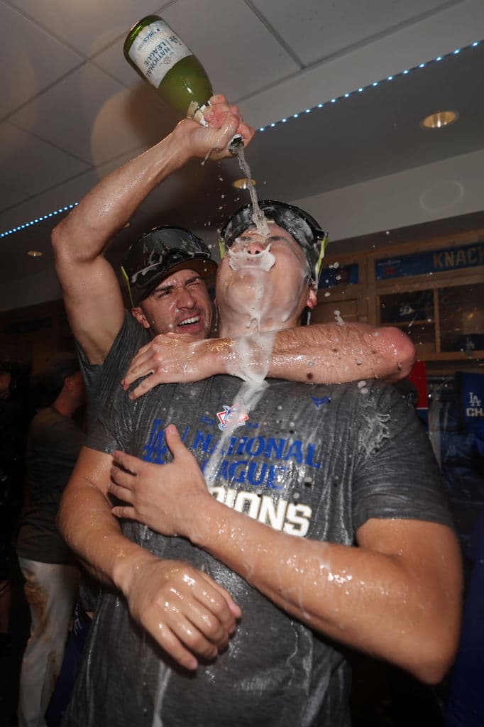 “Es el lugar en el que he soñado jugar toda mi vida y poder llegar finalmente a este escenario y poder jugar y, con suerte, ganar es mi próximo objetivo”, dijo Ohtani.
<br>