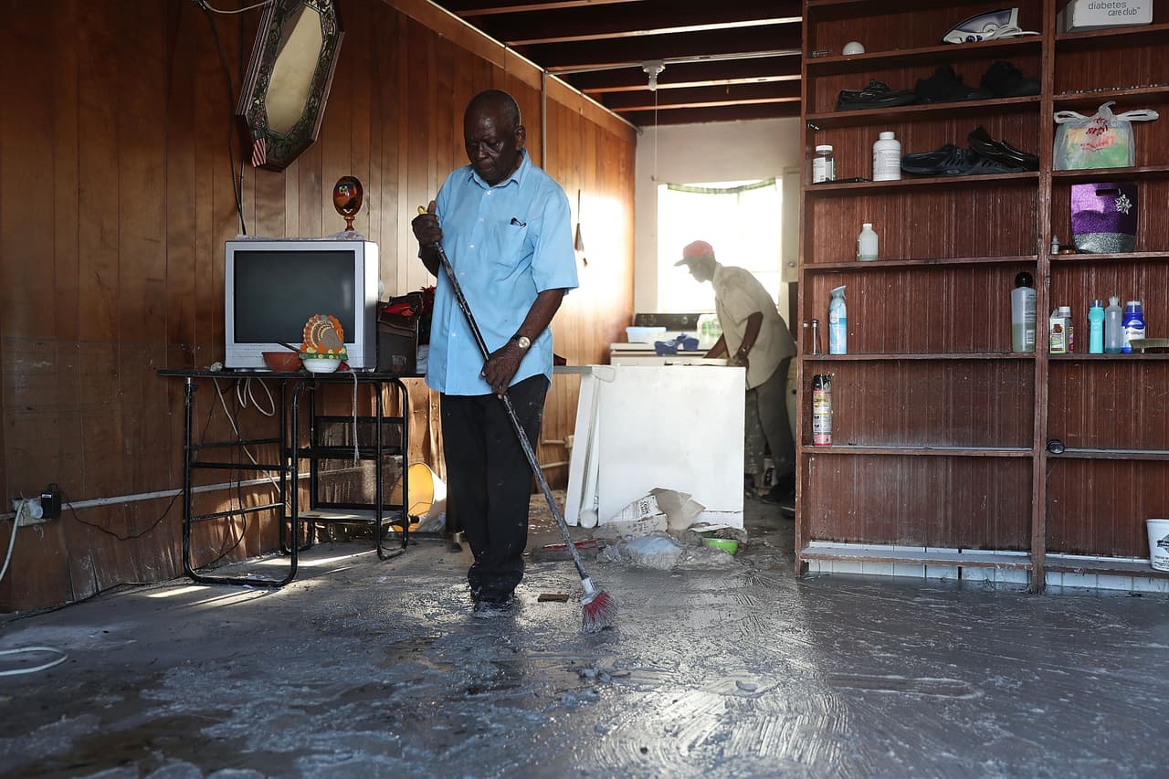 La Agencia Federal le prometio a Andres Charles ayuda para reconstruir su casa en Marathon, Florida, luego de ser azotada por el huracán Irma. Aún está a la espera de esta ayuda.