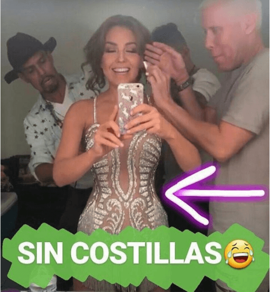 Anteriormente se había rumorado que Thalía se había operado para quitarse un par de costillas a fin de lucir más delgada y así es como lo toma Thalía.