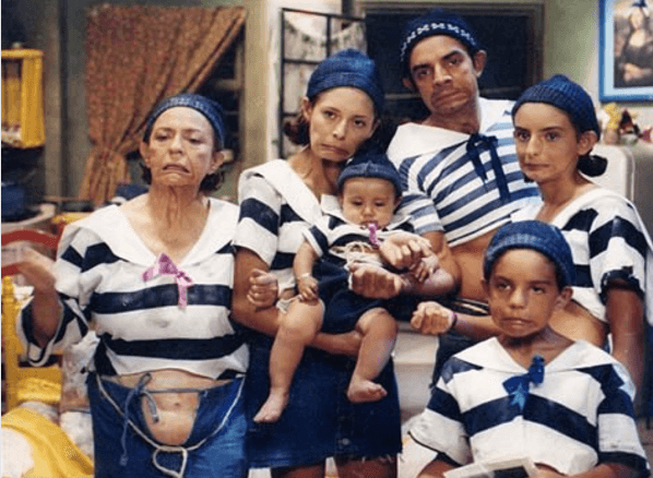 Para 1998, Eugenio Derbez lanzó un programa llamado "Derbez en cuando", mismo que alcanzó altos niveles de audiencia y logró posicionarse en el primer lugar de la programación de la barra de comedia de Televisa.