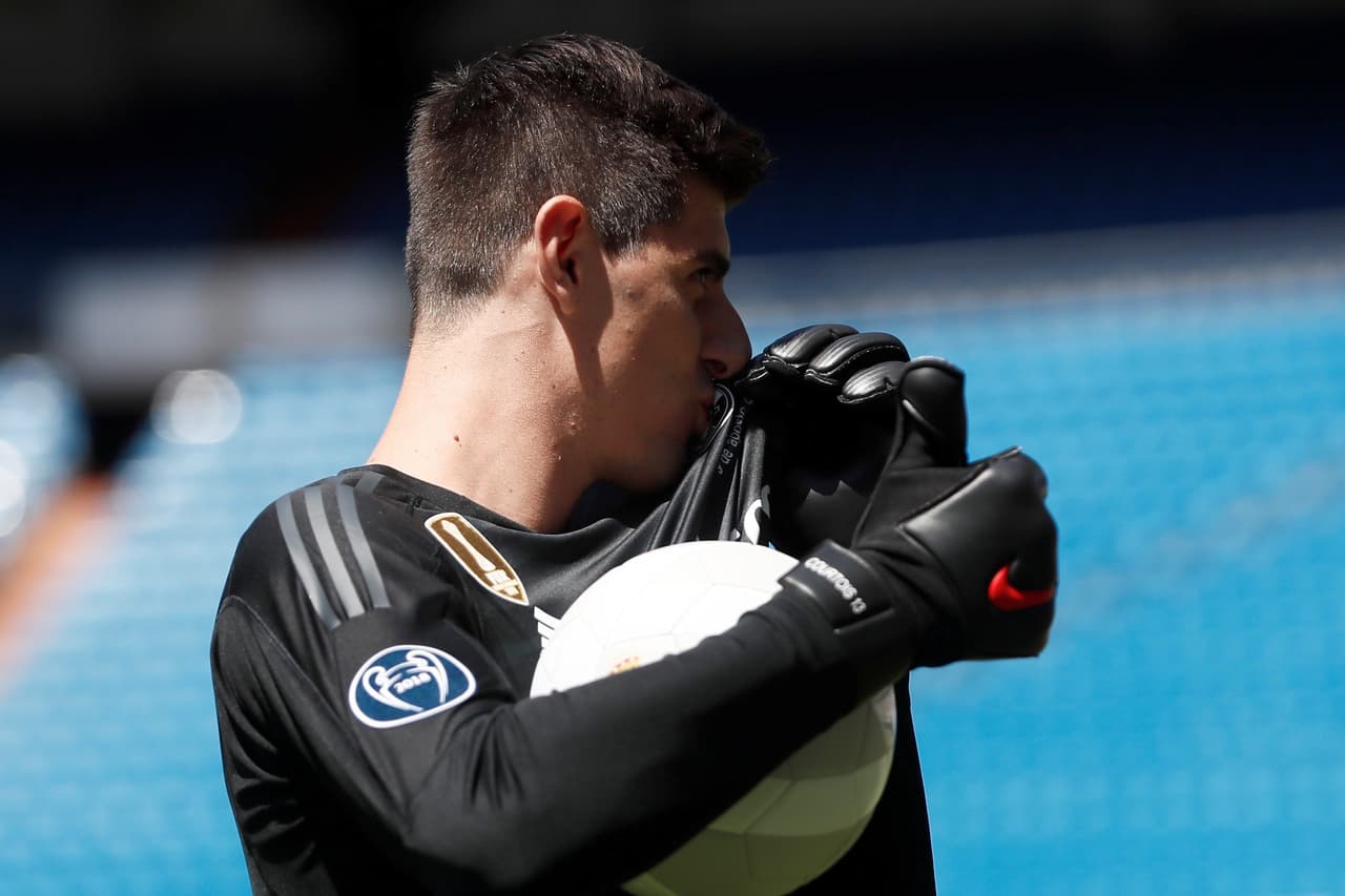 "Courtois es un jugador que nos ayudará a ser mejores porque es uno de los mejores del mundo, si no el mejor", apuntó el presidente del Real Madrid.
