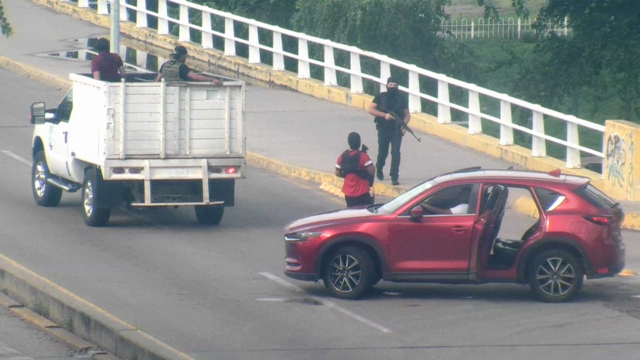 A las 2:50 pm las fuerzas de seguridad del estado reportan que se encontraban bajo fuego. El círculo externo de seguridad (en varios puntos estratégicos de la ciudad) estaba siendo atacado.