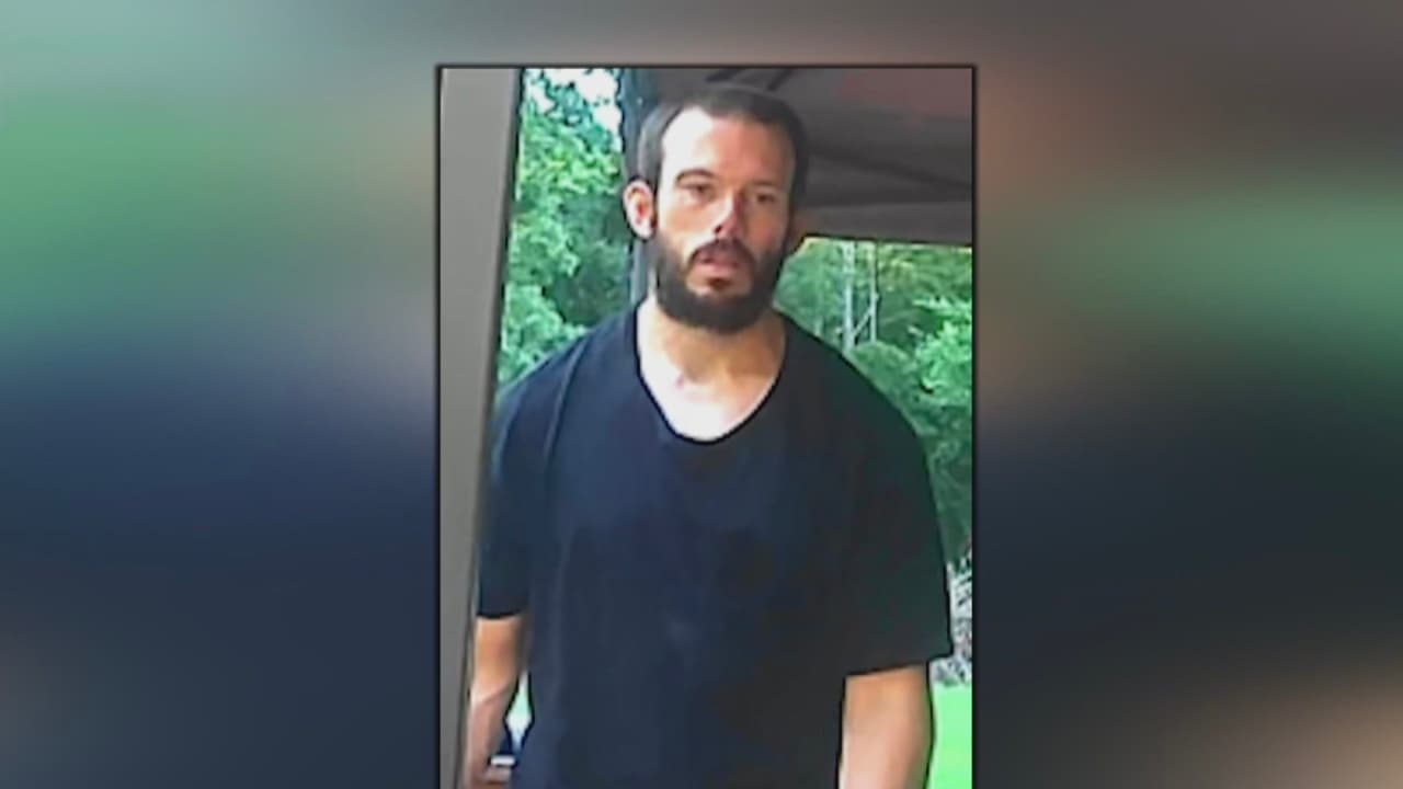 Buscan a sospechoso de asesinar a un hombre e incendiar su casa con el cuerpo adentro en Greenville