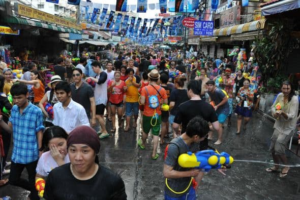 Otros simplemente a cubetazos.