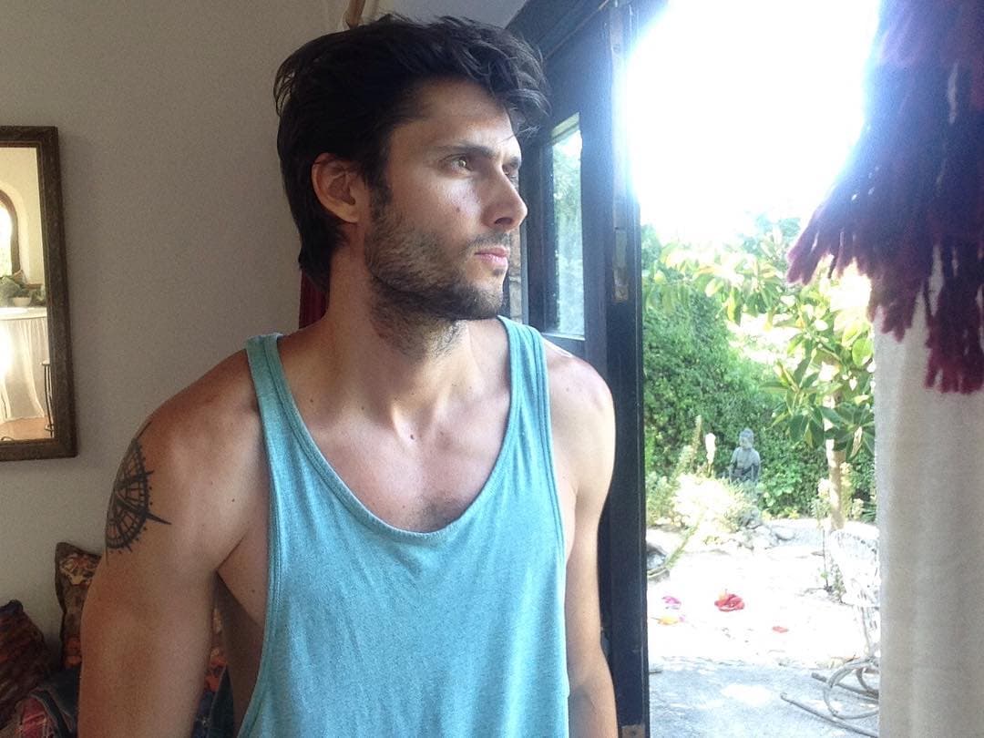 Se trata de un actor camaleónico, cuya participación en series como 'Sin tetas no hay paraíso', 'Física o química', 'Aida', 'Las chicas del cable', entre otras, le han construido un nombre entre los productores y sus seguidores.