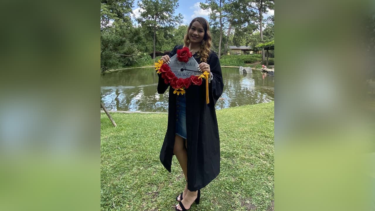 Lorena Rojas - "Por ustedes y para ustedes", el mensaje que envía a sus padres.