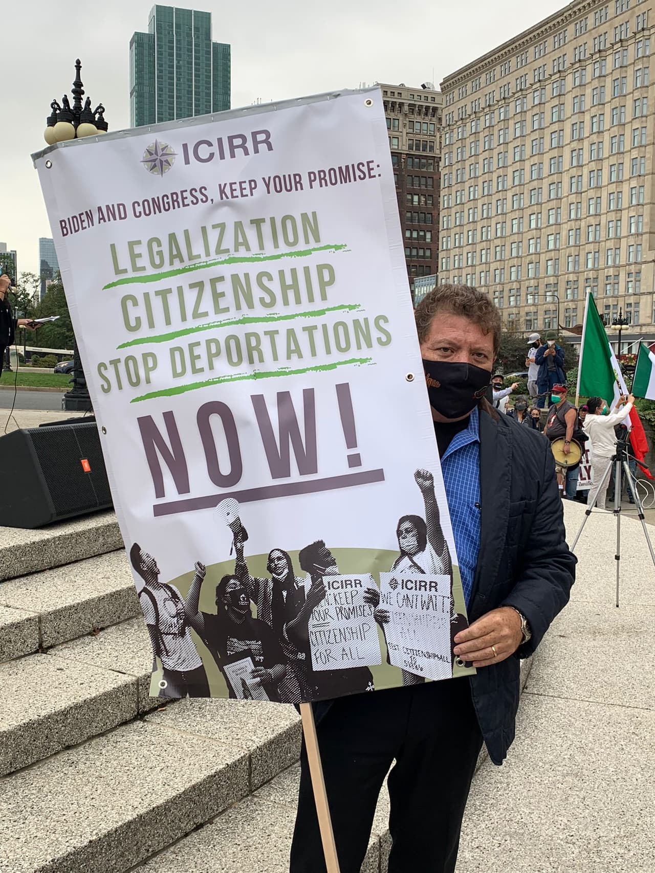 Estas son las tres peticiones más apremiantes: legalización, ciudadanía y el alto a las deportaciones.