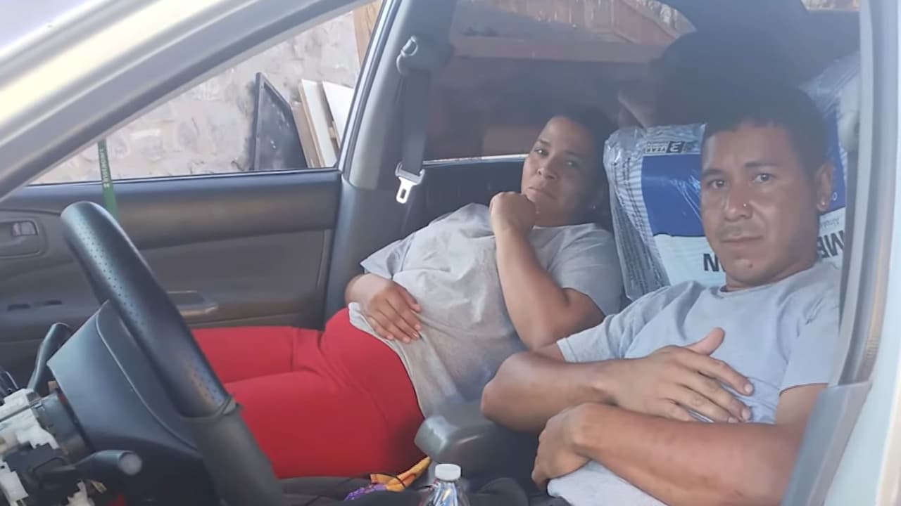 Familia hispana termina viviendo en un vehículo tras ser liberados del centro de detención de Dilley