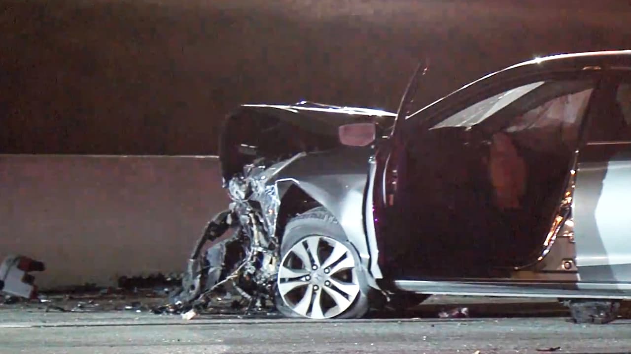 Uno de los conductores que estuvo involucrado en el choque fue llevado al hospital.