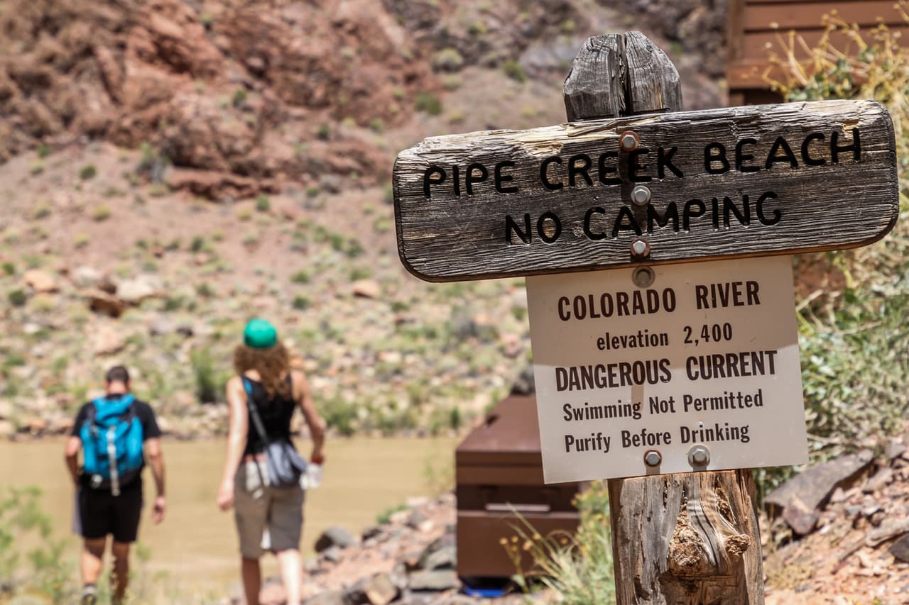 <a href="https://www.phoenix.gov/parks/trails/take-a-hike-do-it-right" target="_blank">El Departamento de Parques y Recreación</a> de la ciudad de Phoenix recuerda a la comunidad seguir las siguientes recomendaciones si planea subir alguna de las montanas de la región: no se salga de los senderos, Sea responsable, este consciente de su salud, escale acompañado, lleve su celular con suficiente batería, lleve agua, Vístase con ropa adecuada al clima, y revisar el pronostico del tiempo y reconsiderar cuando el calor esta intenso.